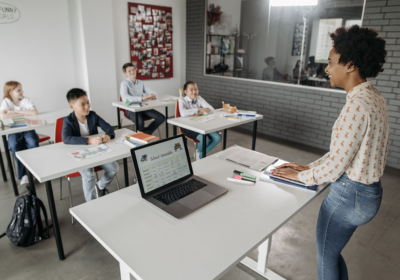 The First 10 Minutes of an English Lesson: Why They Matter More Than Teachers Realise